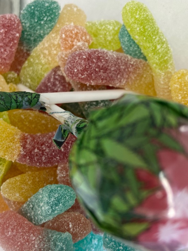 A vendre bonbons, gummies et sucette au CBD chez Maison de la vape & CBD à Arès proche Lège Cap Ferret